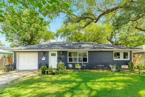 527 Gardenia Street Lake Jackson TX 77566