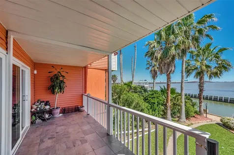 3 Tiki Circle Tiki Island TX 77554