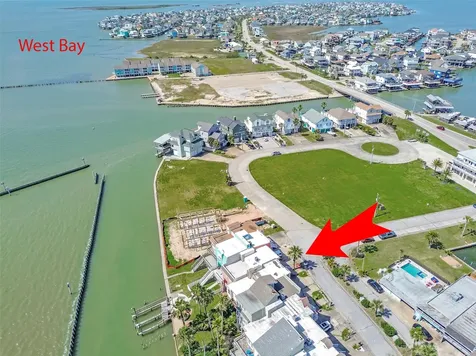 3 Tiki Circle Tiki Island TX 77554