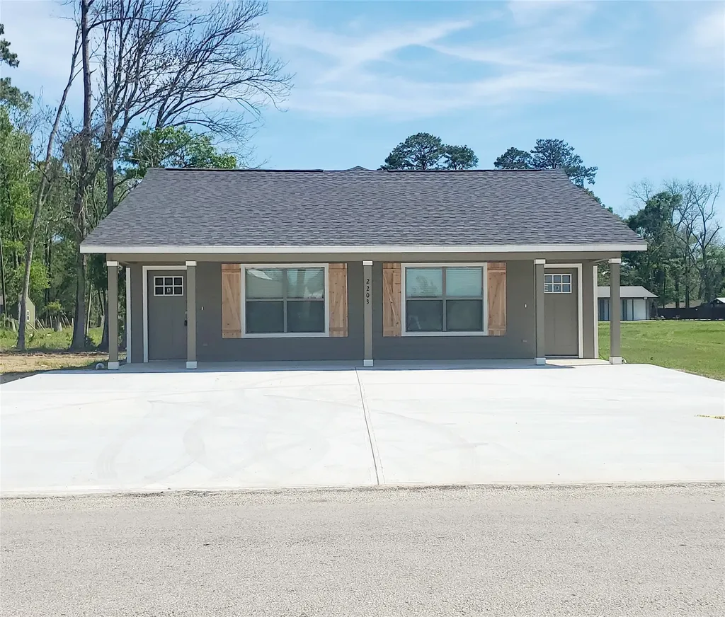 2203 N Winfree Street B Dayton TX 77535