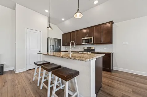 917 Farm Path Brenham TX 77833