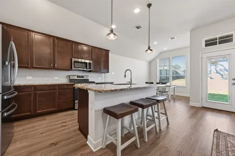 917 Farm Path Brenham TX 77833