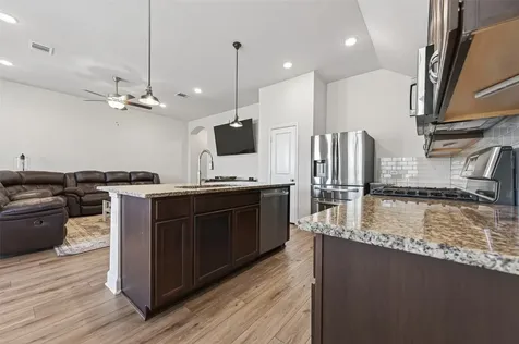 917 Farm Path Brenham TX 77833