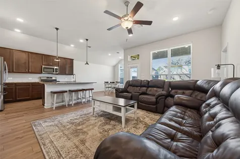917 Farm Path Brenham TX 77833
