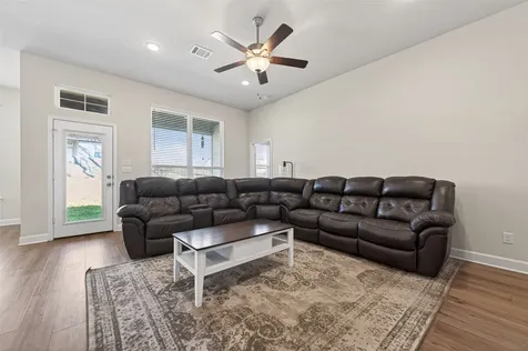 917 Farm Path Brenham TX 77833
