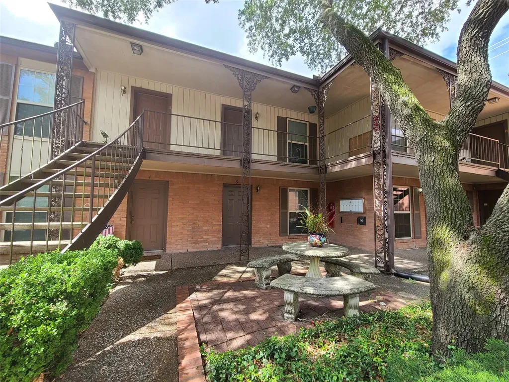 1523 Heights Boulevard 5 Houston TX 77008