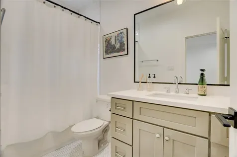 2013 Cochran Street Houston TX 77009