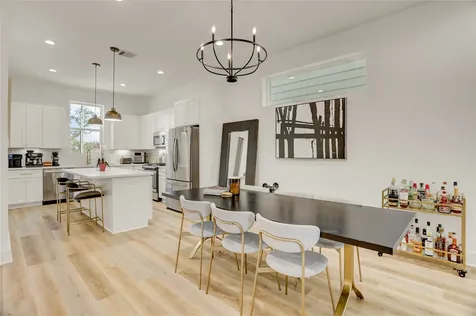 2013 Cochran Street Houston TX 77009