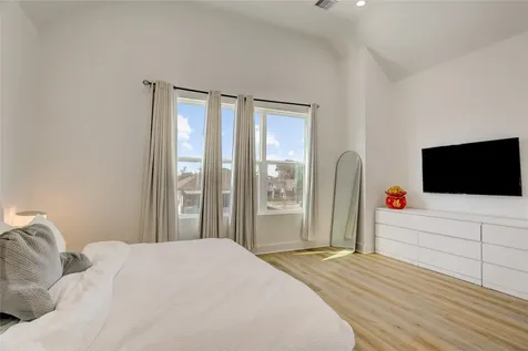 2013 Cochran Street Houston TX 77009