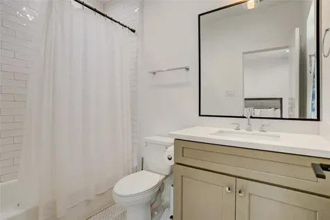 2013 Cochran Street Houston TX 77009