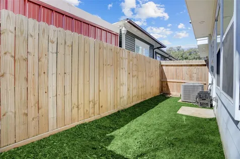 2013 Cochran Street Houston TX 77009