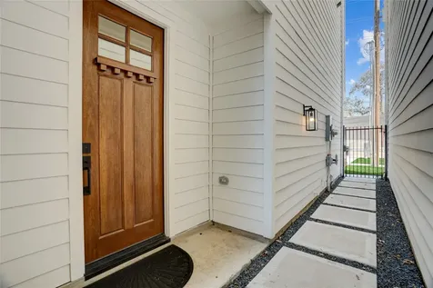 2013 Cochran Street Houston TX 77009