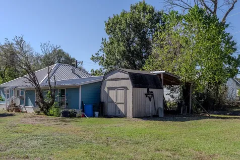 418 W Austin Street Bellville TX 77418