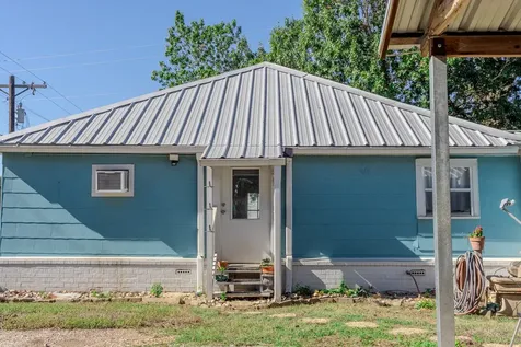 418 W Austin Street Bellville TX 77418