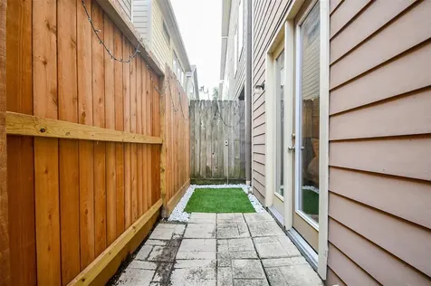 2614 Maxroy Street Houston TX 77007