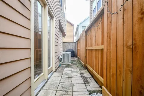 2614 Maxroy Street Houston TX 77007