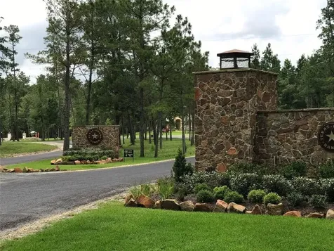 7-23-72 Sky Oak Lane Huntsville TX 77340