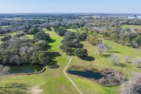 912 Constitution Drive Bay City TX 77414