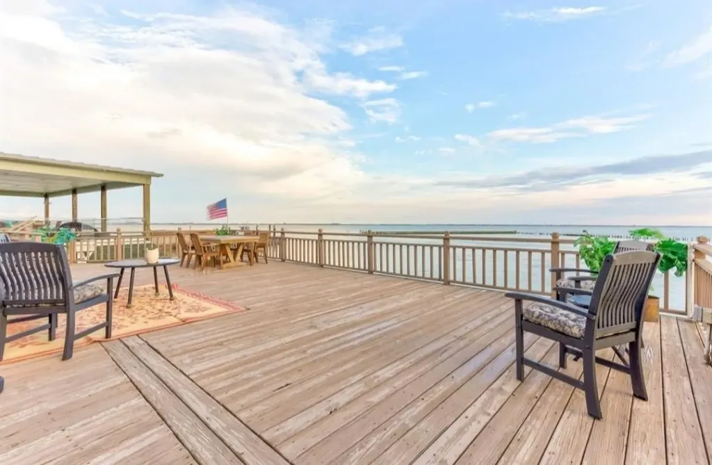 423 Hana Drive Tiki Island TX 77554
