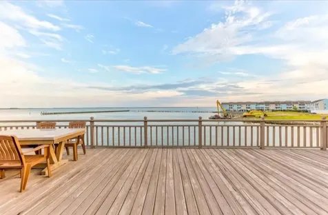 423 Hana Drive Tiki Island TX 77554