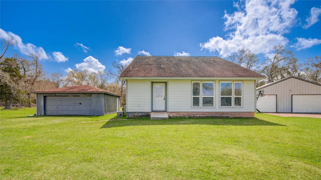 3067 Cr-580 West Columbia TX 77486