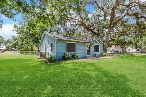 706 E New York Street Brazoria TX 77422