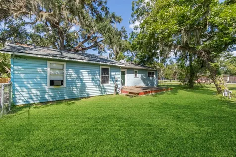 706 E New York Street Brazoria TX 77422