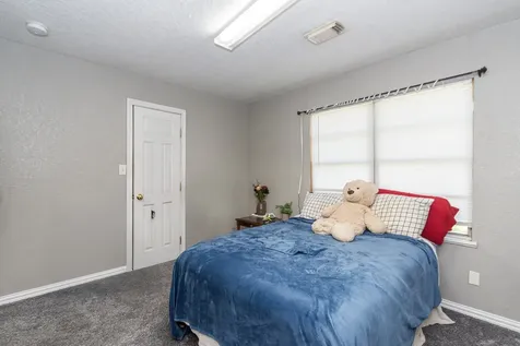 706 E New York Street Brazoria TX 77422