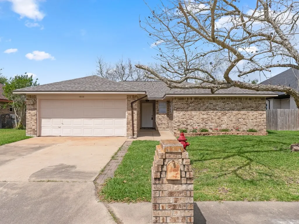 1808 Leissner Street Bay City TX 77414