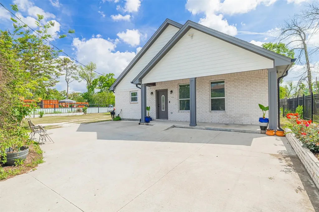 8914 Sandra Street Houston TX 77016
