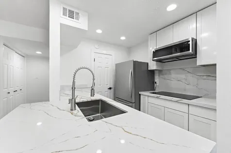 17331 Red Oak Drive 14 Houston TX 77090