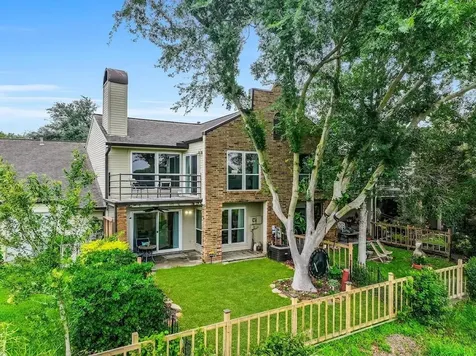 15952 Seahorse Drive 282 Houston TX 77062