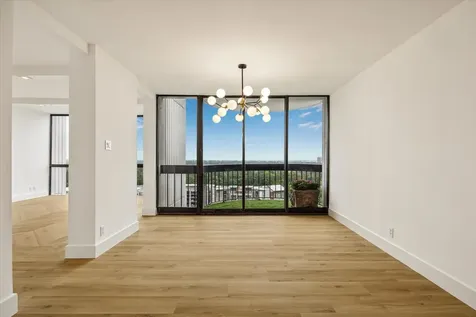 5001 Woodway Drive Drive 1806 Houston TX 77056