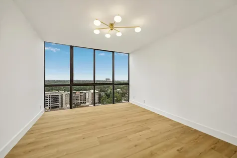 5001 Woodway Drive Drive 1806 Houston TX 77056