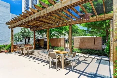 5001 Woodway Drive Drive 1806 Houston TX 77056