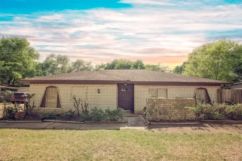 13927 Lynnwood Lane Sugar Land TX 77498