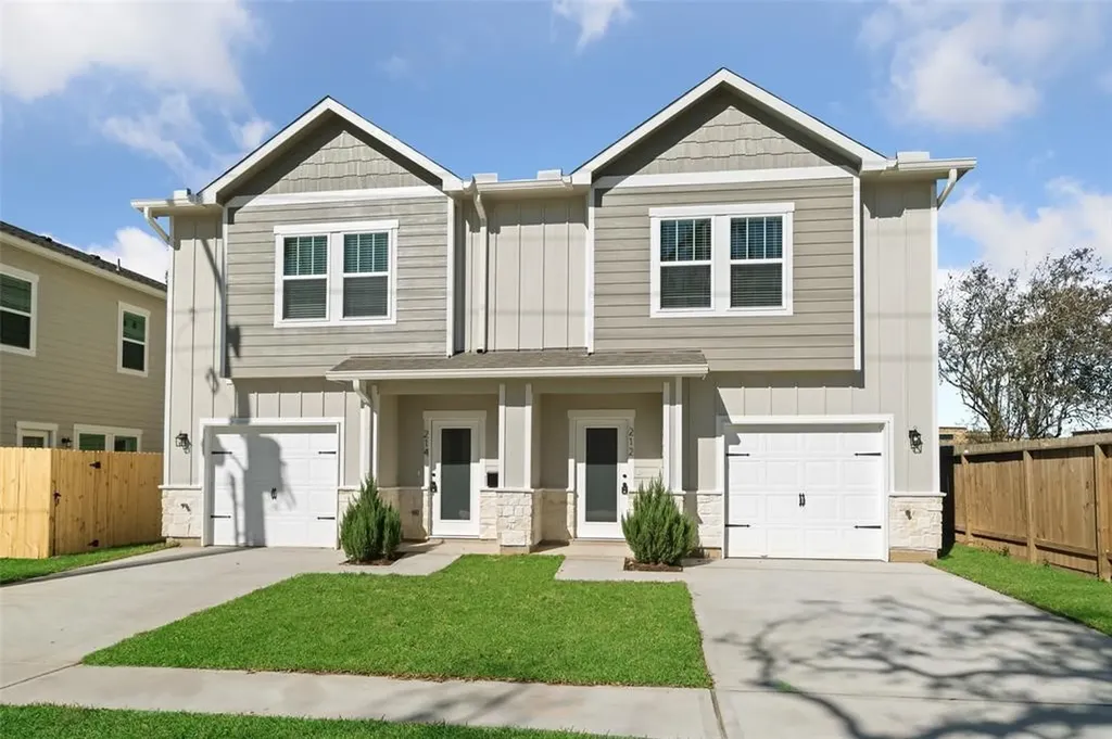 214 W Lewis Street Conroe TX 77301