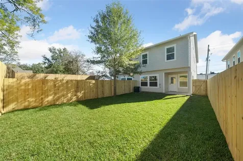 214 W Lewis Street Conroe TX 77301