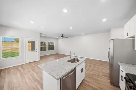 214 W Lewis Street Conroe TX 77301