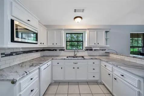 172 Oak Hill Drive Point Blank TX 77364