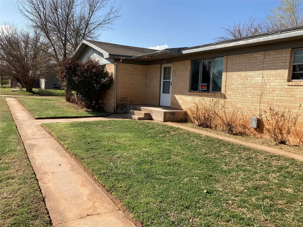 1320 Moody Street Paducah TX 79248