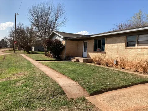 1320 Moody Street Paducah TX 79248