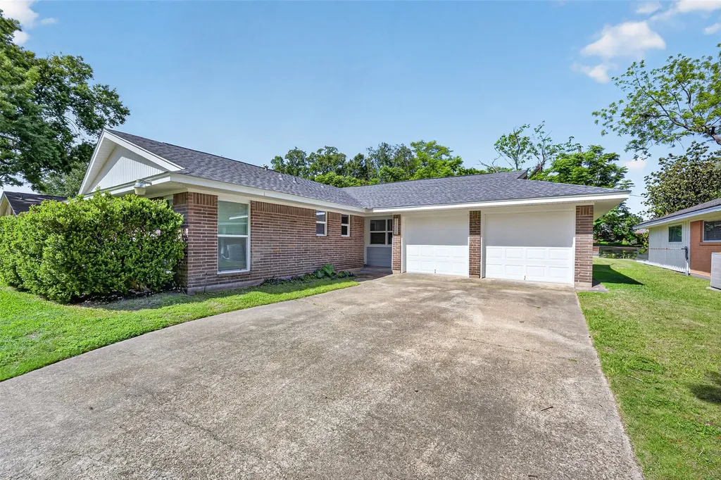 11226 Huggins Drive Houston TX 77035