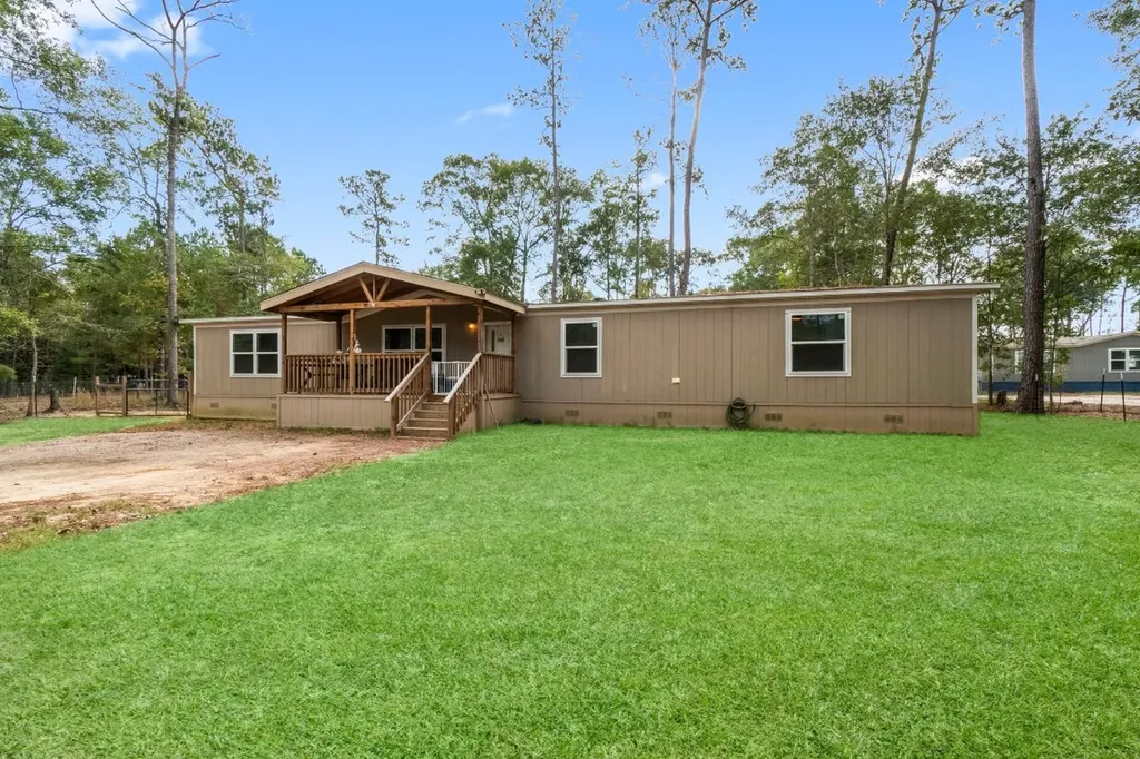 210 County Road 3893 E Cleveland TX 77328