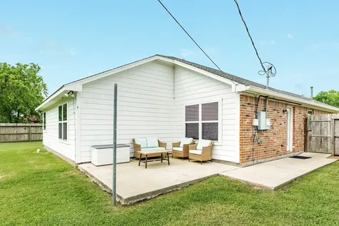 6108 Fox Ridge Drive Angleton TX 77515