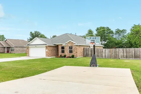6108 Fox Ridge Drive Angleton TX 77515