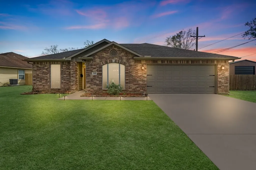 2418 Hollywood Avenue Liberty TX 77575