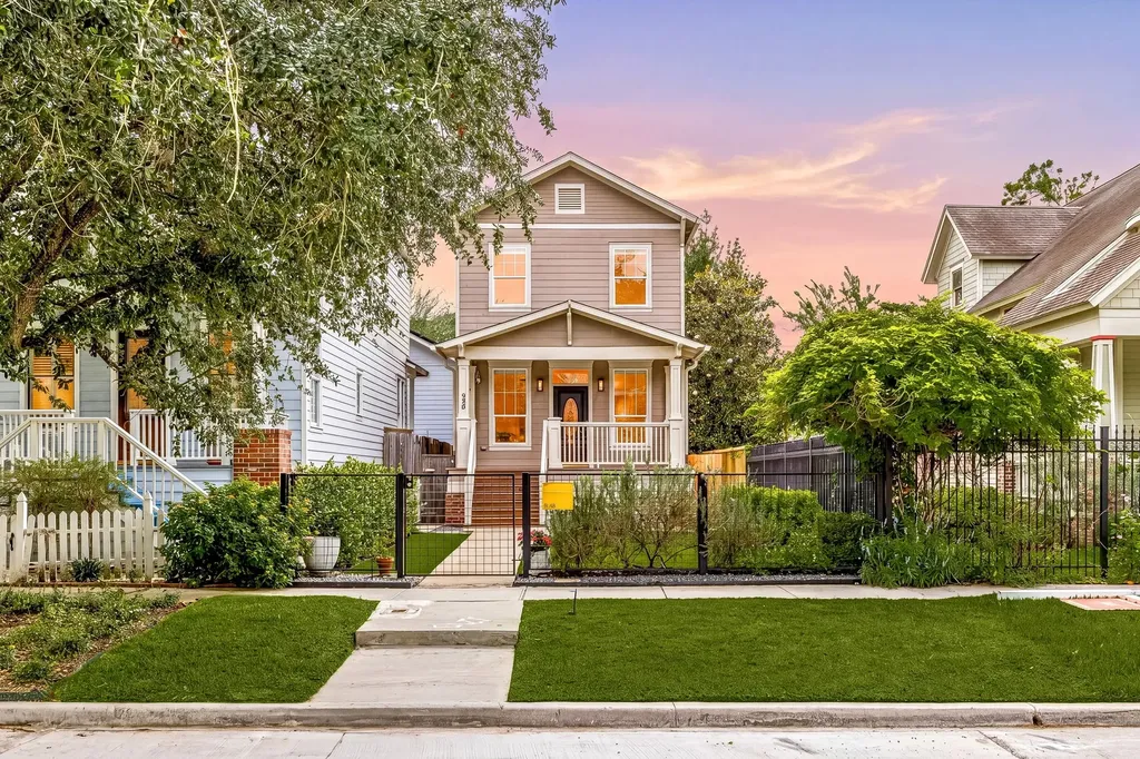 948 Ashland Street Houston TX 77008