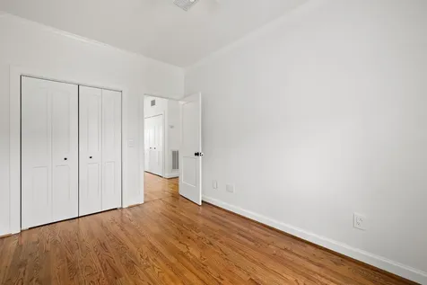 948 Ashland Street Houston TX 77008