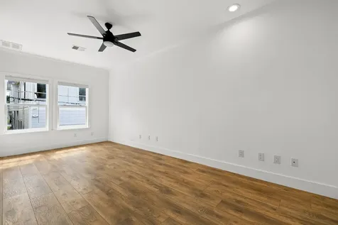 948 Ashland Street Houston TX 77008